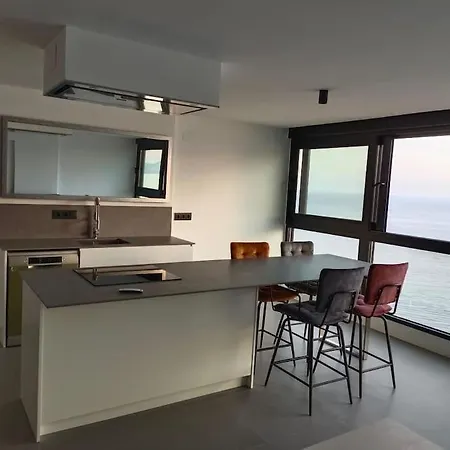 Estupendo Apartamento En Planta 22. 1ª Linea.