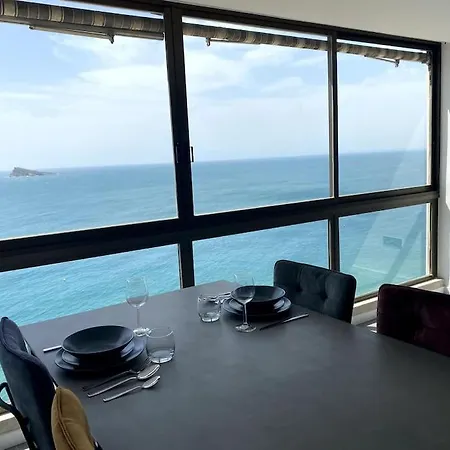 Estupendo Apartamento En Planta 22. 1ª Linea.